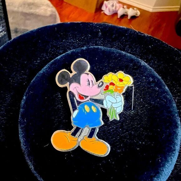 Vintage Mickey Mouse Pin - Picture 1 of 2